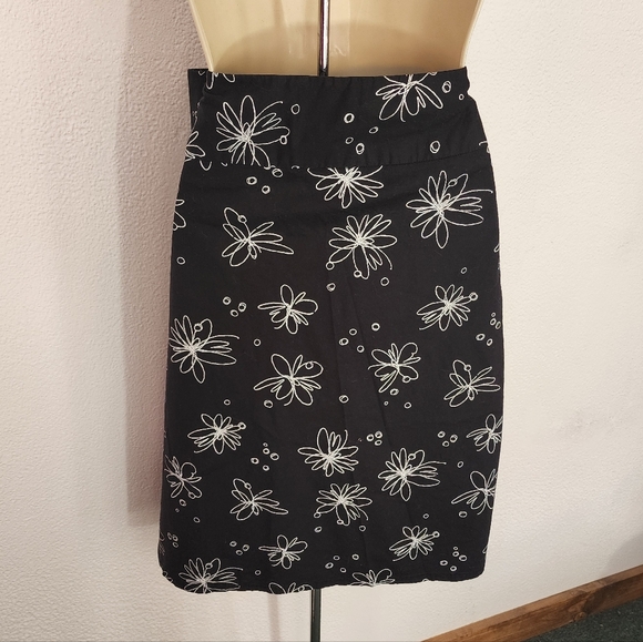 Rafaella Skirt 97% Cotton Floral Black Size 10 - Picture 6 of 9